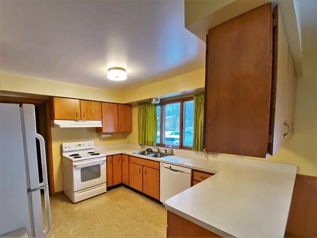 Building Photo - 4315 James Dr