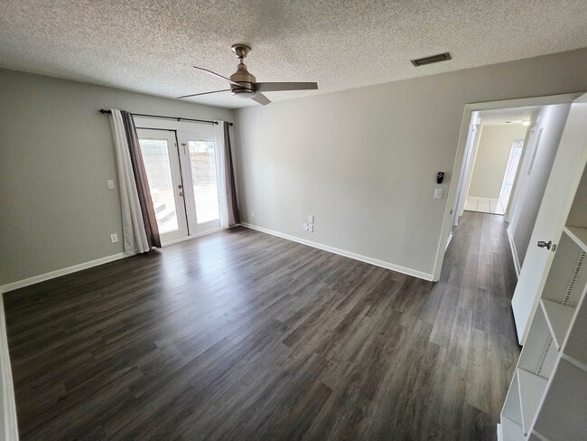 Building Photo - 11548 E Ride Dr
