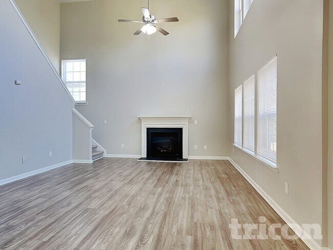 Foto del edificio - 703 Carly Court