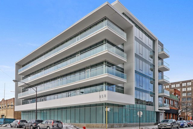 Foto del edificio - 858 N Franklin