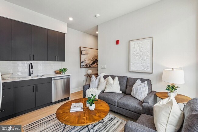 Foto del edificio - 6910 Ridge Ave