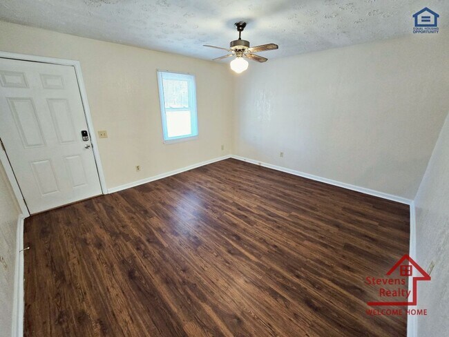 Foto del edificio - 210 Holly Berry Ln