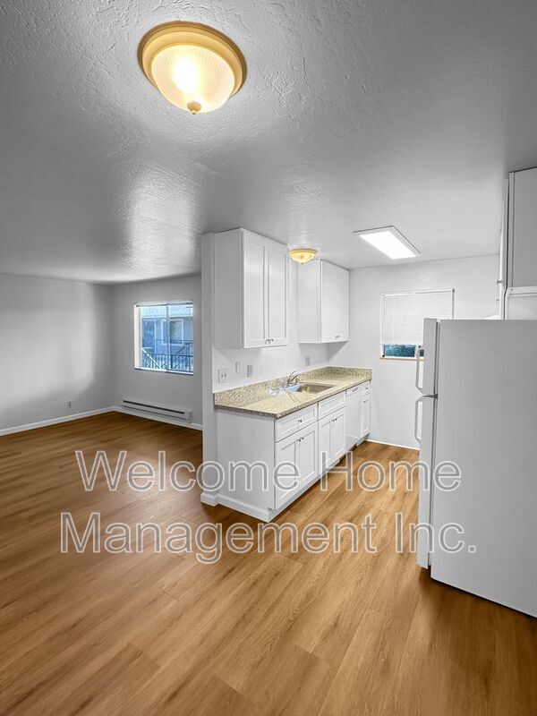 Building Photo - 15636 Usher St
