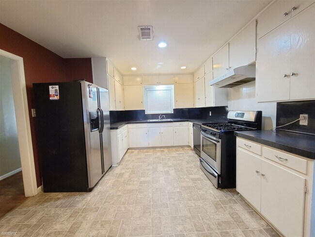 Building Photo - 5 br, 3 bath House - 4203 Oaklawn St