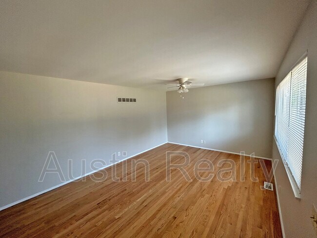 Building Photo - 760 Starlet Dr