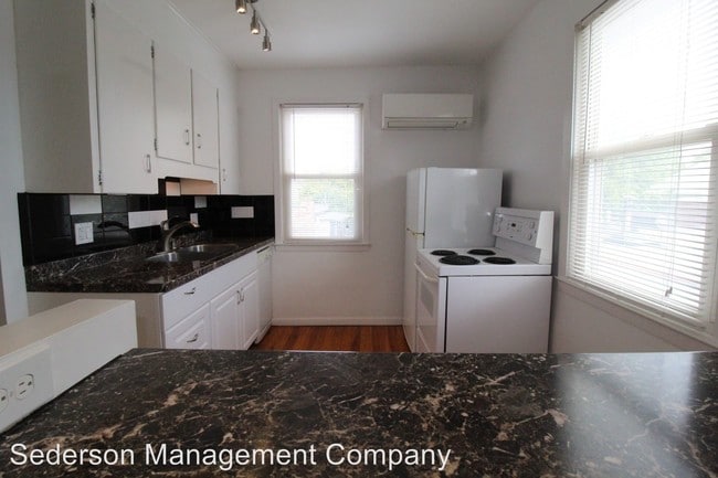 Building Photo - 1312 W 39TH St