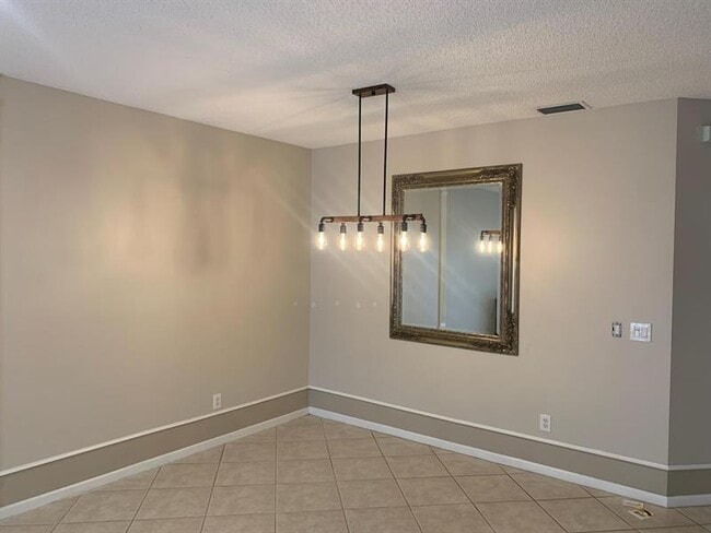 Foto del edificio - 4740 SW 12th Pl