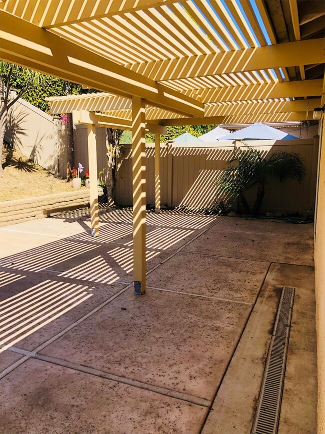 Building Photo - 32045 Via De Aguila