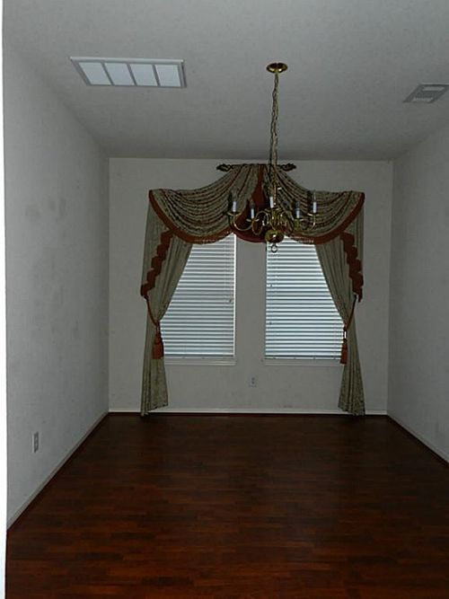 Foto del edificio - 19518 Brook Village Rd