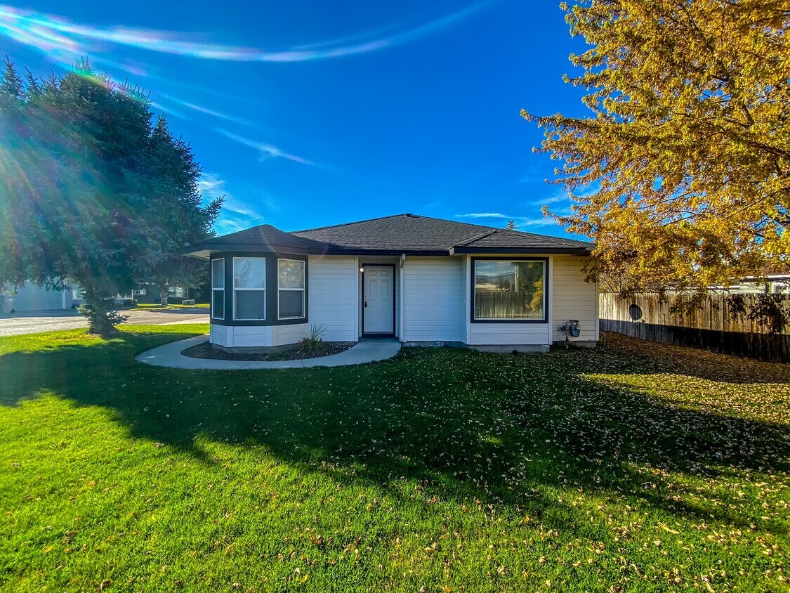 Primary Photo - 3025 N Maple Grove Rd