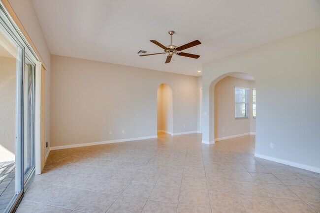 Building Photo - 7654 Fieldstone Ranch Square