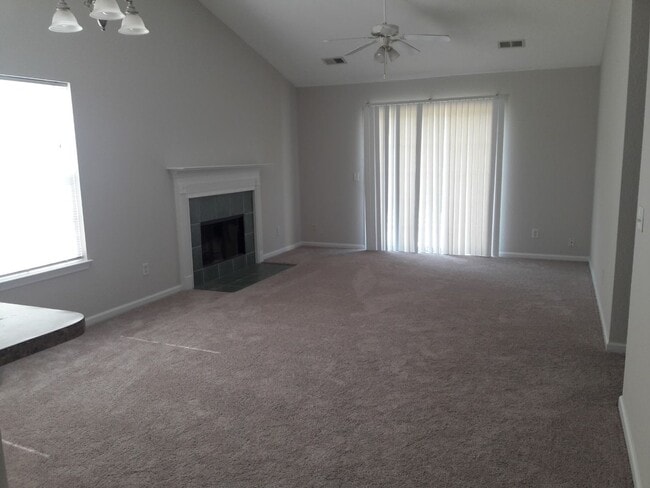 Building Photo - 25 Halyard Dr