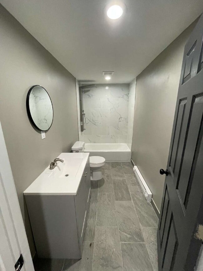 Photo - NEW 4 Bedroom Remodel with GARAGE! Apartment