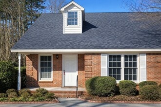 Building Photo - 1075 Arnaud St