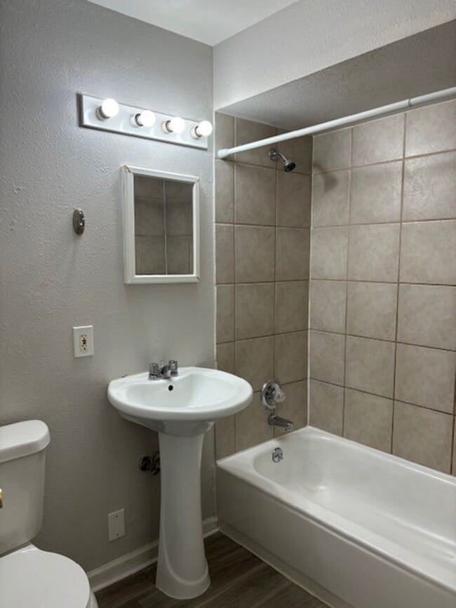 Foto del edificio - old-3373 S. Alcott 6