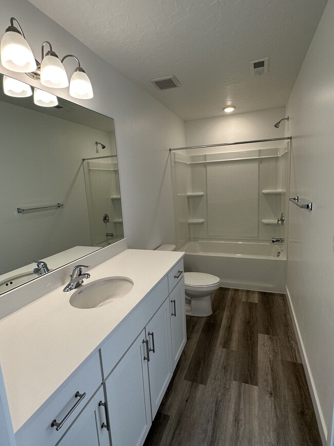 Master Bath - 1133 W 320 S