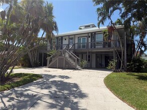 Building Photo - 27189 Gasparilla Dr