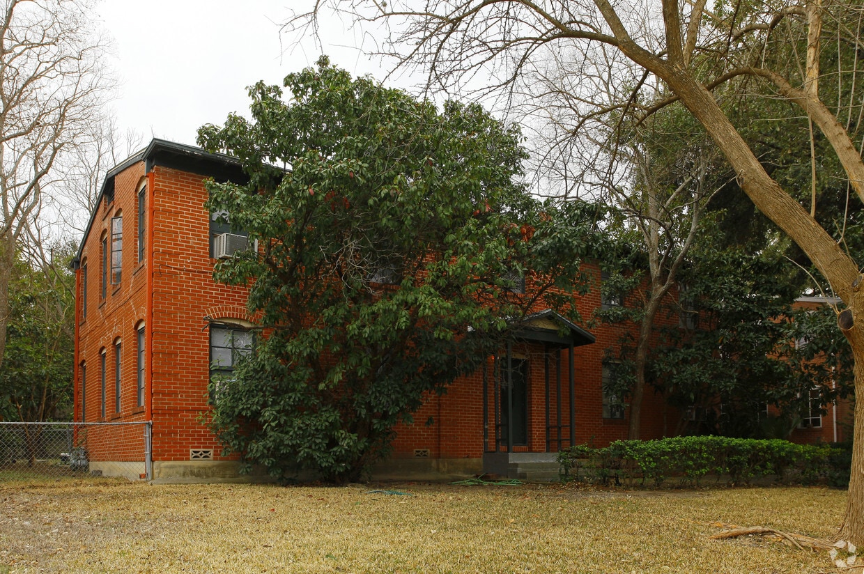 Building Photo - 304 E Melrose Pl