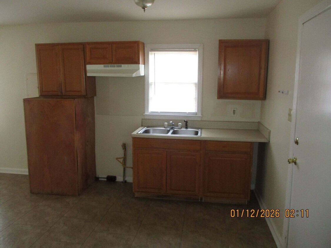 Building Photo - Third, 1214 E