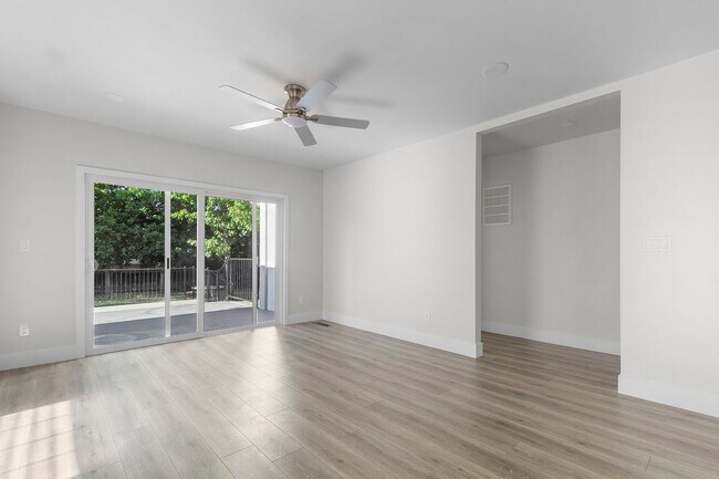 Foto del edificio - 6532 Sutter Ave