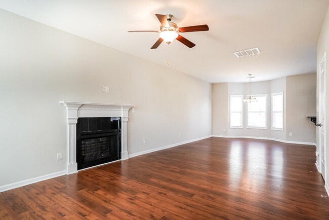 Foto del edificio - 229 Darecrest Ln