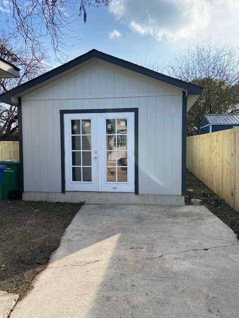Separate building - 2626 W Ashby Plz