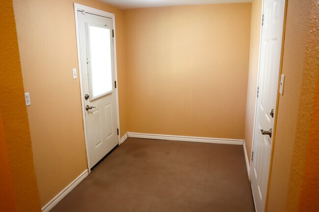 Mud Room - 3418 Princeton Dr