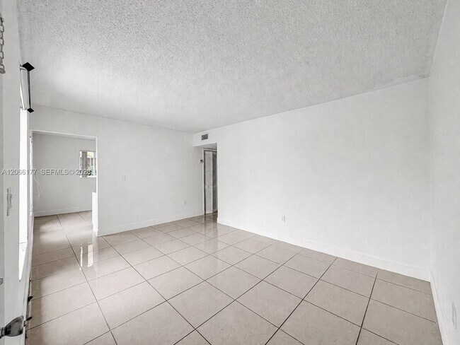 Foto del edificio - 9103 SW 38th St
