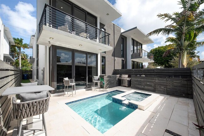 Building Photo - 2516 NE 21st St