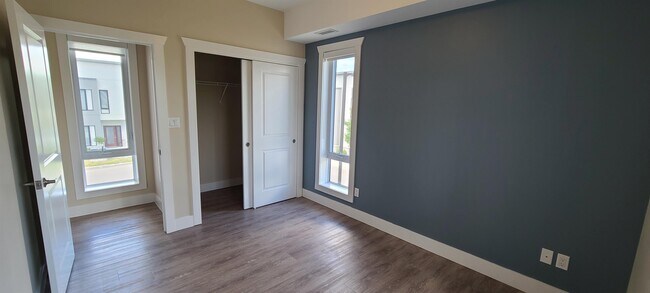 Building Photo - 550 Sandison St