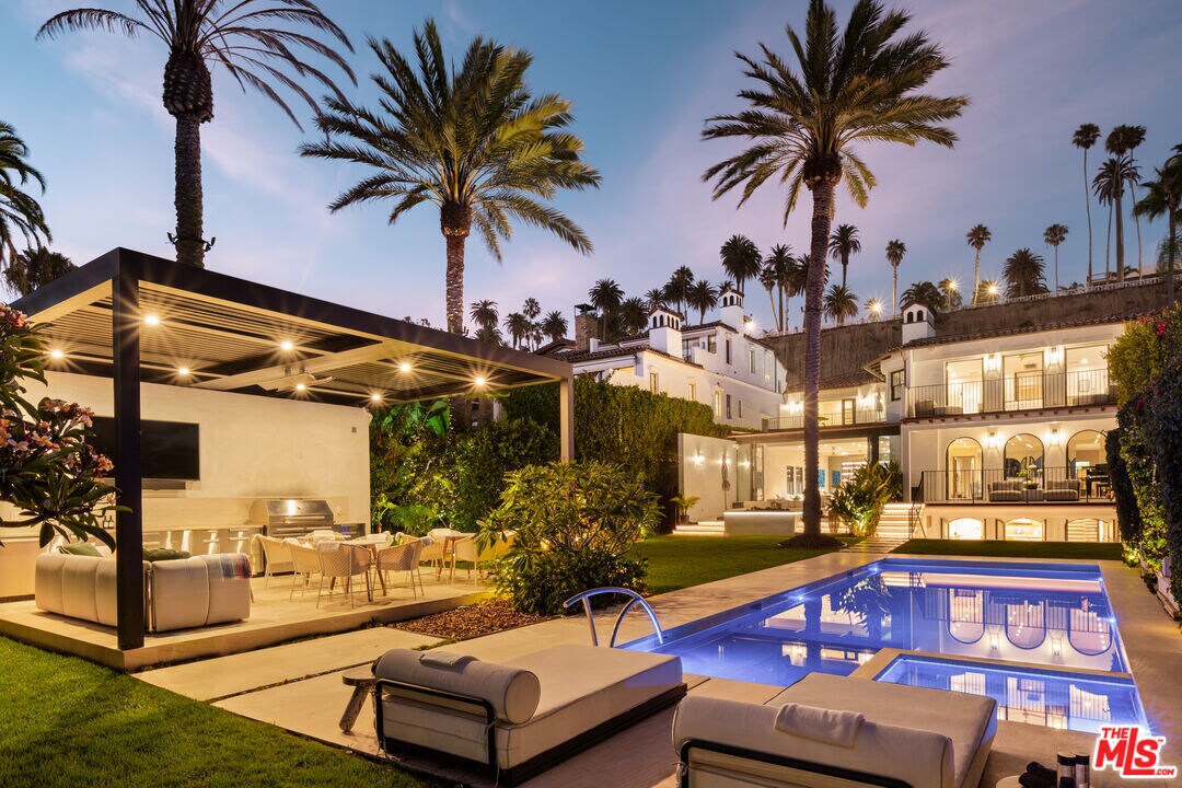 Foto principal - 972 Palisades Beach Rd