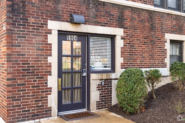Leasing Office Entrance - Echo STL Apartments