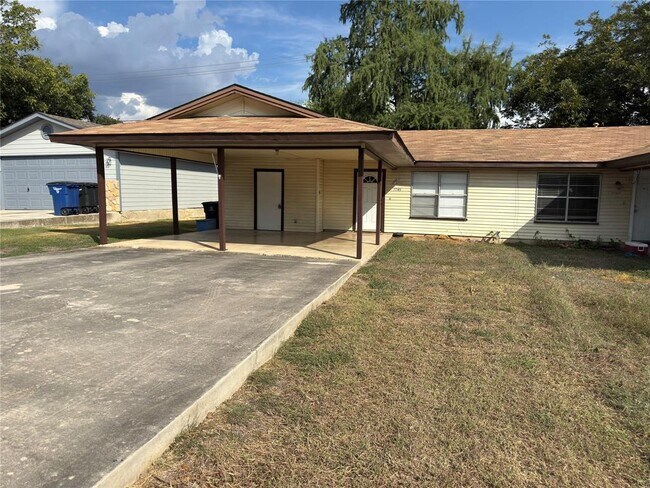Foto del edificio - 2745 Maple Tree Rd