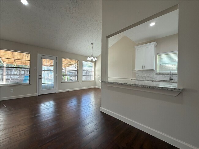 Foto del edificio - 3102 Frontier Dr