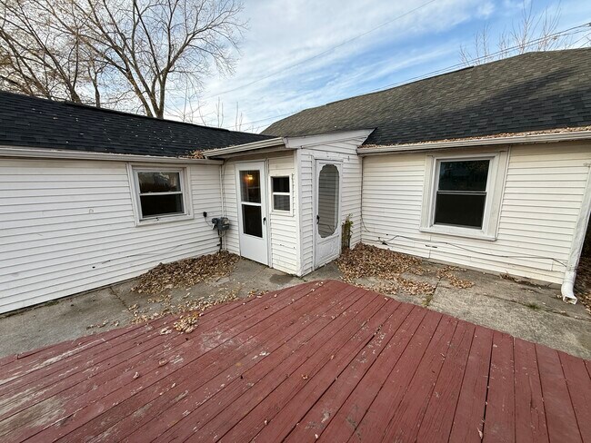 Foto del edificio - 7553 Orchard Ave