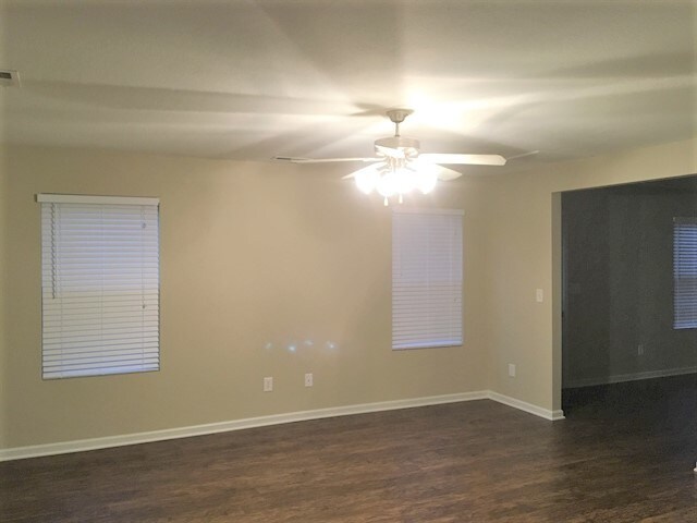 Building Photo - 15704 Lakepoint Forest Drive
