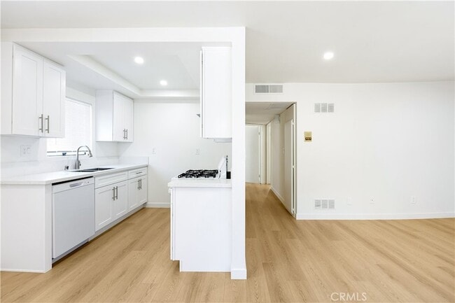 Building Photo - 7750 Laurel Canyon Blvd