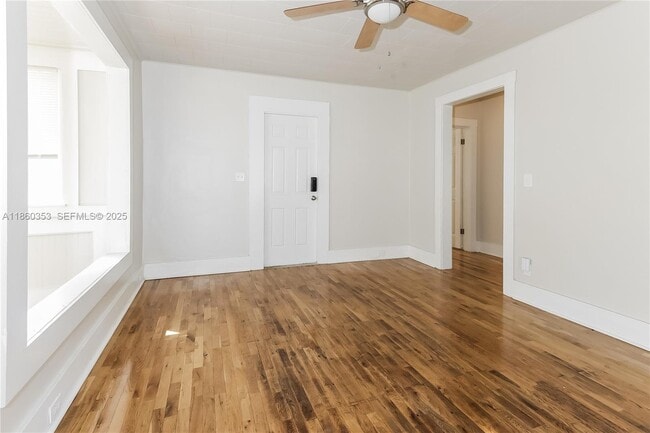 Building Photo - 713 S N St