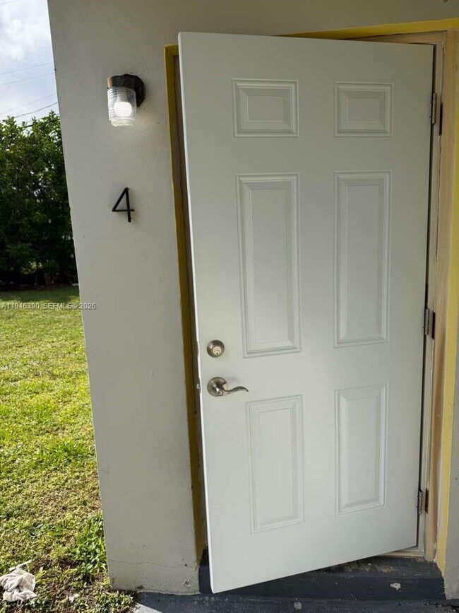 Foto del edificio - 831 NW 1st Ave