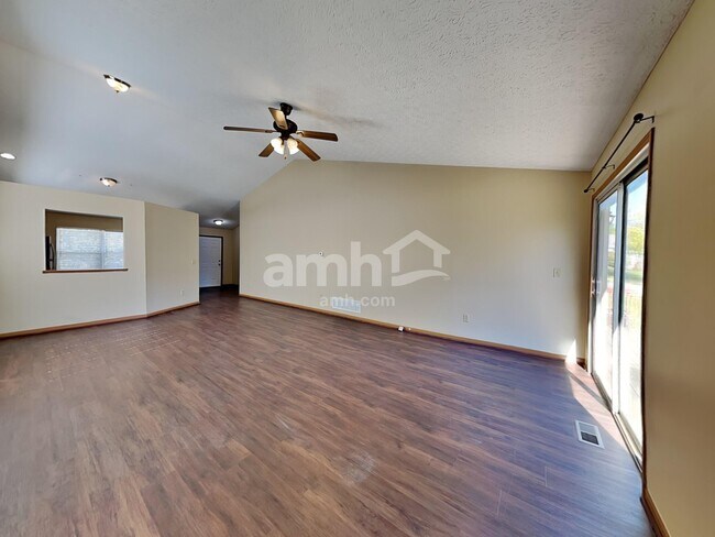 Building Photo - 464 Scandia St