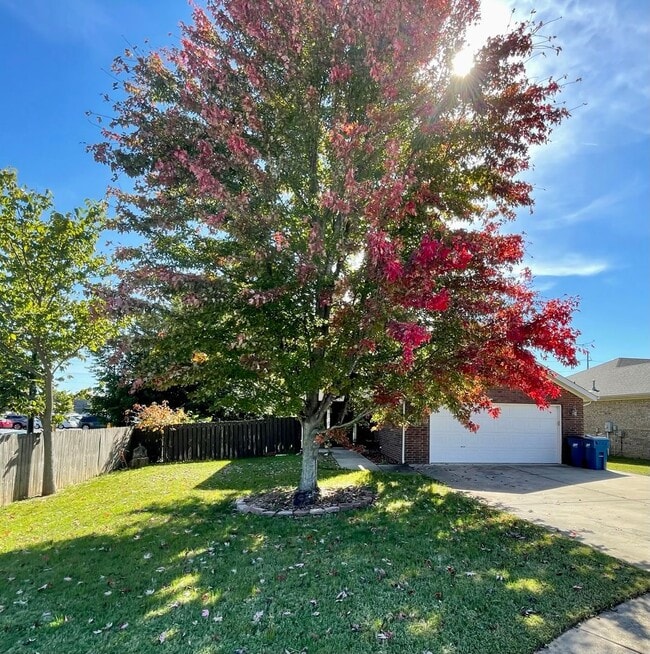 Building Photo - Large 3 BR 2.5 BA In Bentonville!