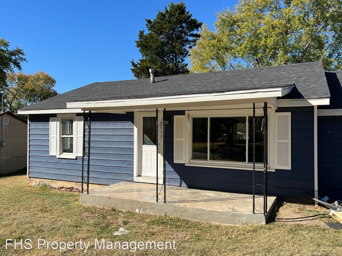 Primary Photo - 3 br, 1 bath House - 2537 N Rural Ave