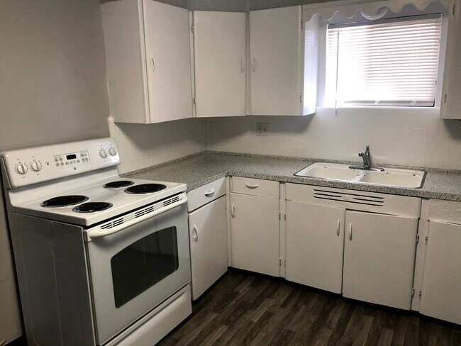 Building Photo - 736 W Depot St