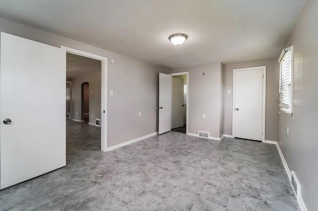 Building Photo - 2211 Guffey Rd