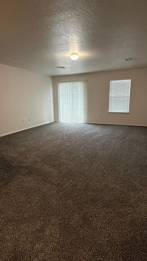 Foto del edificio - Family needed for this well-maintained Home!!!