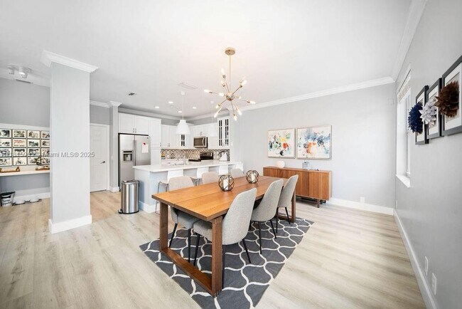 Building Photo - 721 Tanglewood Cir