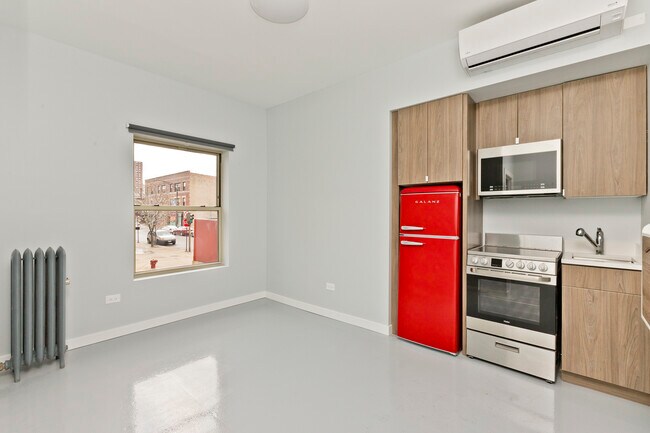 Building Photo - 4700 N Racine Ave