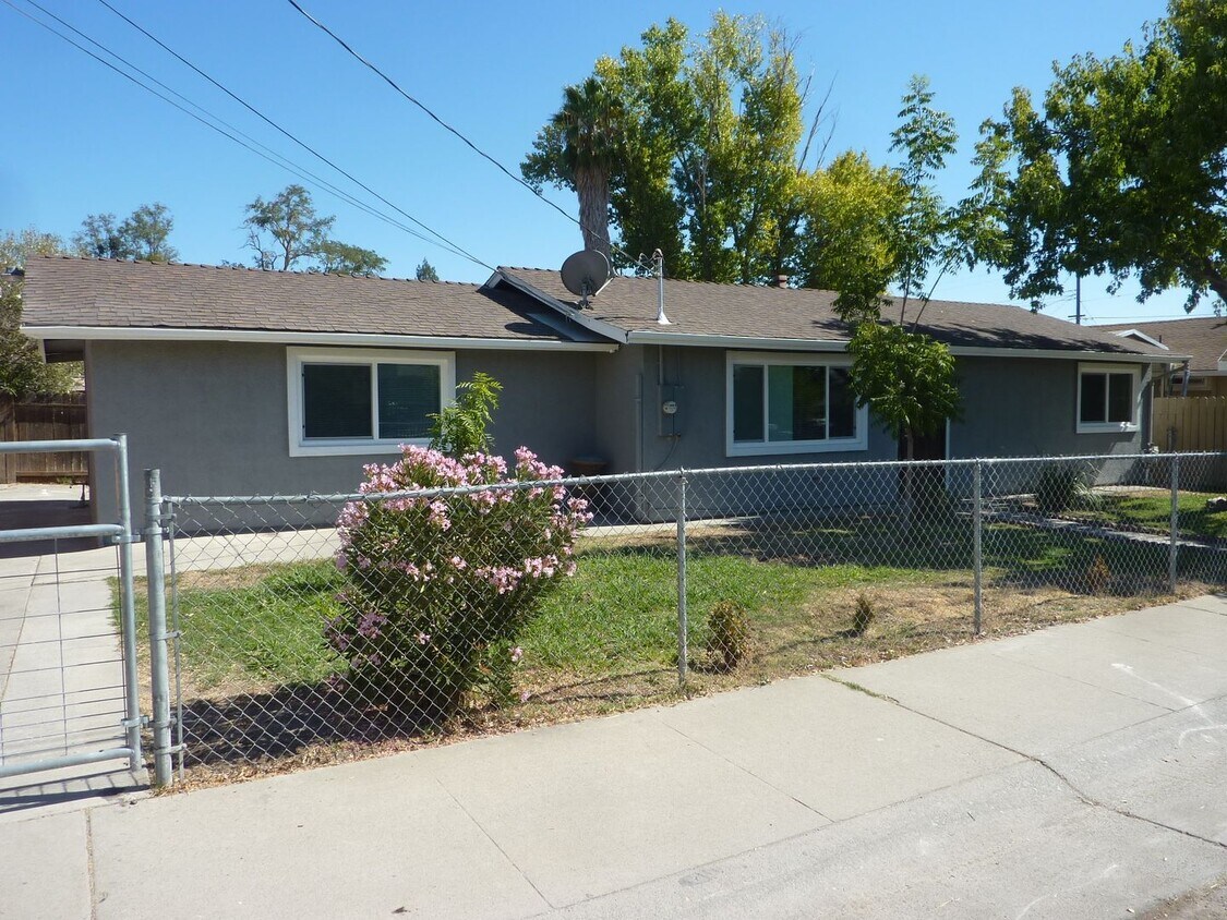 Primary Photo - Spacious Home in Sacramento