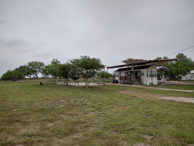 Building Photo - 533 S Vista Ln