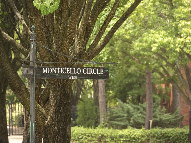 Building Photo - MONTICELLO APTS